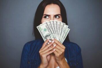 This Is How More Money Can Make You Less Happy